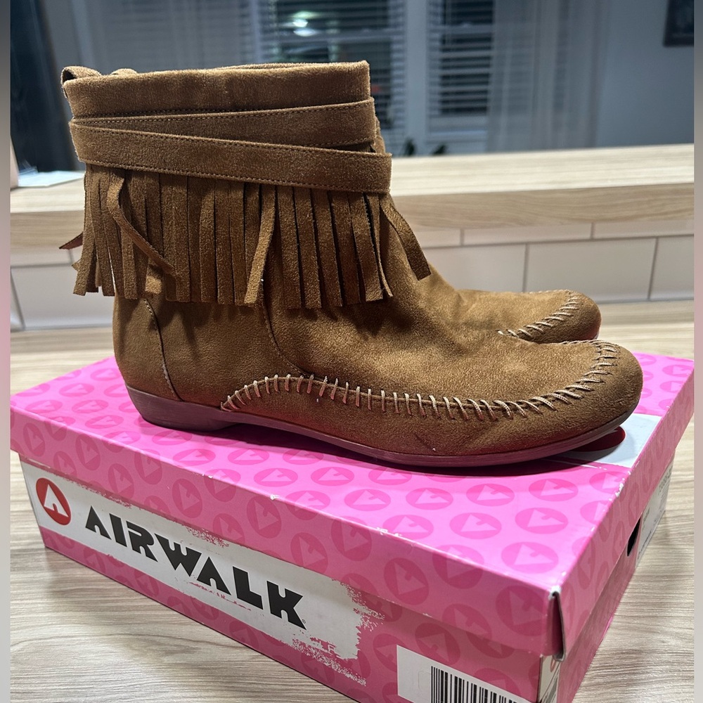 NEW WITH BOX - Airwalk Women's Brown Suede Moccasins with Fringe